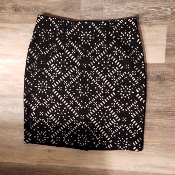 Chico's Pencil Skirt Laser Cut Pattern Size M - Picture 2 of 5